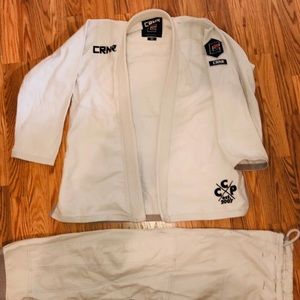 CRNR Gi **RESERVED Ivelasco28**